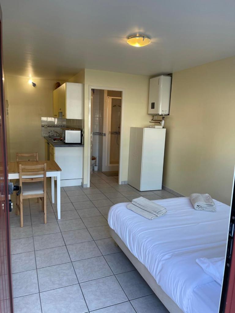 Appartement Ou Studio En Hyper Centre, Pour La Plage Et La Rue Pietonne Il Suffit De Traverser La Rue , Voir La Photo Principale Andernos-les-Bains Esterno foto