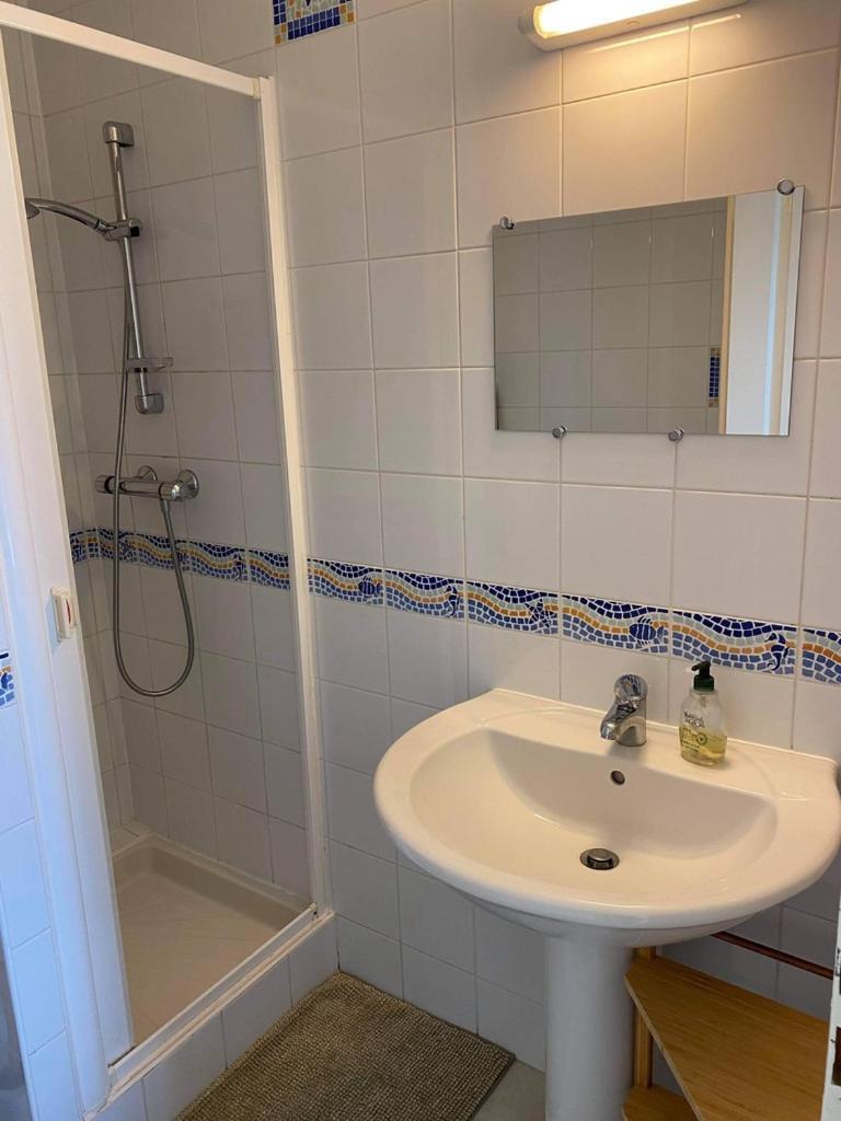 Appartement Ou Studio En Hyper Centre, Pour La Plage Et La Rue Pietonne Il Suffit De Traverser La Rue , Voir La Photo Principale Andernos-les-Bains Esterno foto