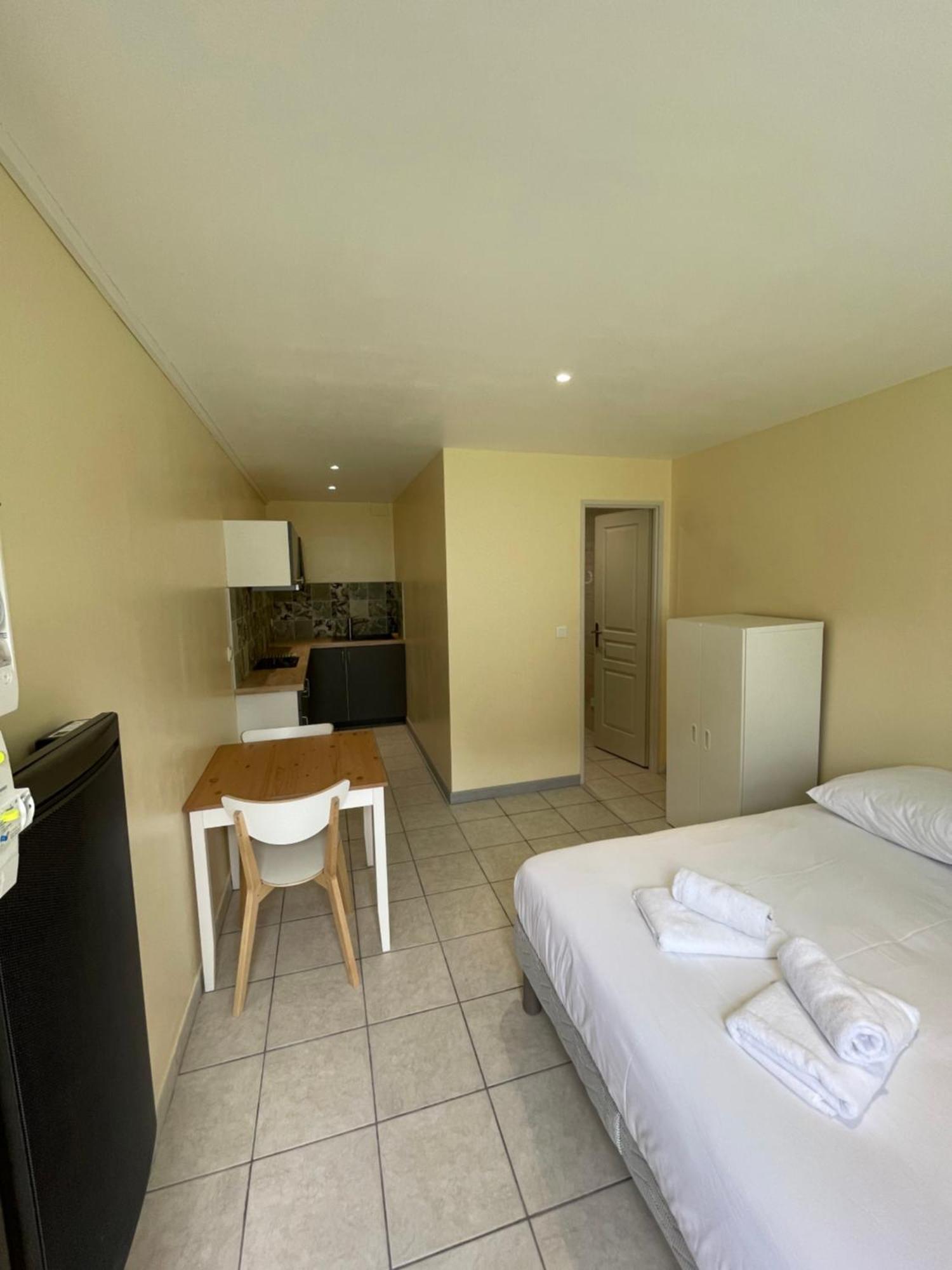 Appartement Ou Studio En Hyper Centre, Pour La Plage Et La Rue Pietonne Il Suffit De Traverser La Rue , Voir La Photo Principale Andernos-les-Bains Esterno foto